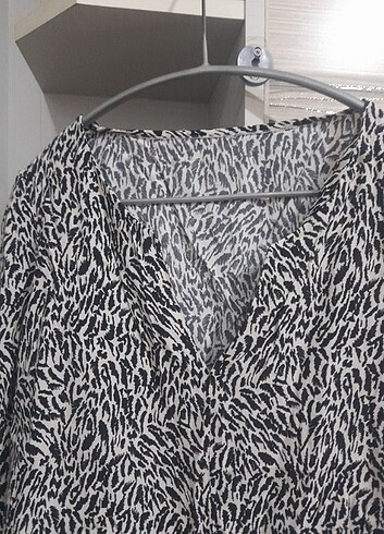 m Beden Mango İspanyol kol zebra desen bluz