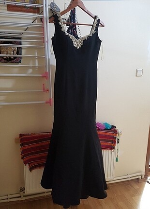 Abiye siyah taşli uzun elbise balik model