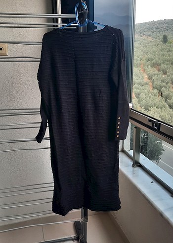 Uzun Siyah Düğmeli  Hırka - Görsel 2