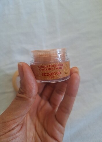  Beden Skinfood Salmon Concealer (Kapatıcı) 2 numara