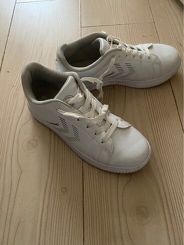 Beyaz sneaker
