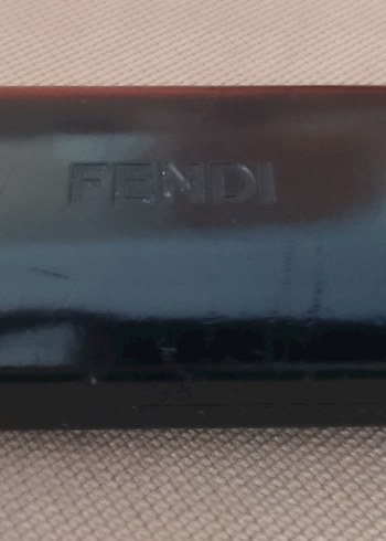Beden siyah Renk FENDI Gözlük Sert Kılıfı. Temiz ve sorunsuz.