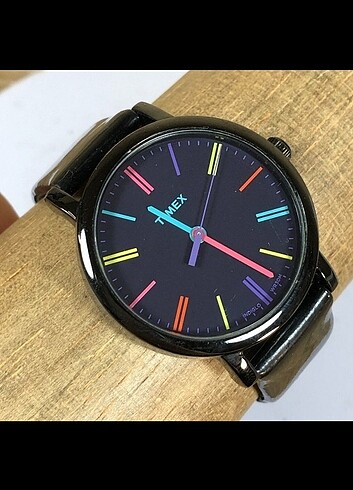 Timex T2N790 Indiglo Saat Classic Yuvarlak Çok Renkli Kadran Der