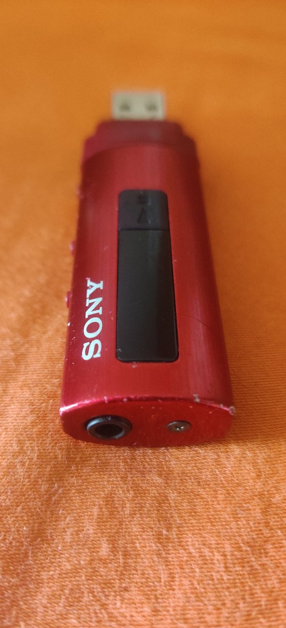 Sony NWZ-B183F 4GB Kırmızı Mp3 Player. - Görsel 4