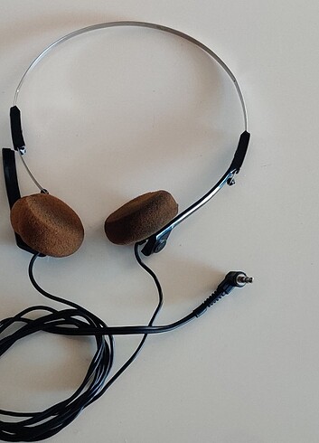 Eski Tip Metal Walkman Kulaklığı. Çalışır durumda, sesi çok güze