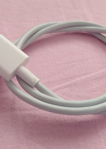 Akıllı Saat için Beyaz Renkli USB 2.0 Kablo Şarj Kablosu.