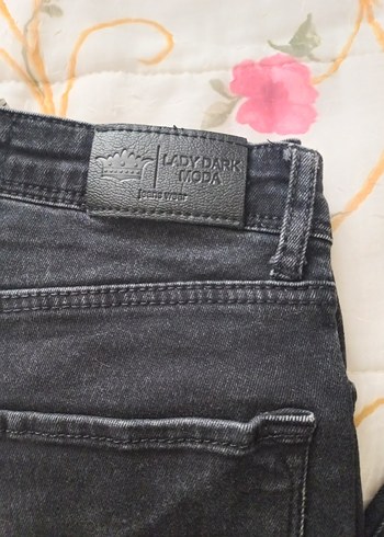 26 Beden siyah Renk Siyah Slim Fit Jean