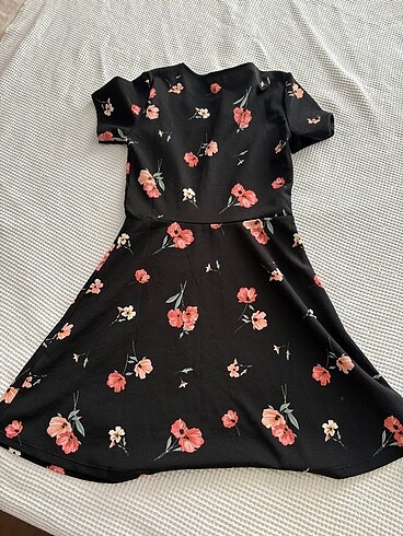 H&M A kesim çiçekli elbise