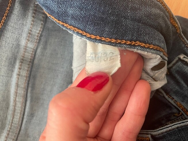 30 Beden mavi Renk Dizleri Yırtık Dar Paça Jean