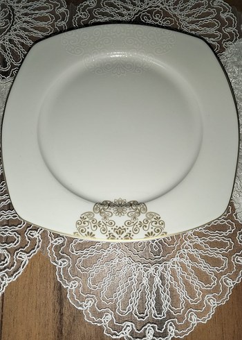 Beden Nakışlı Beyaz Kare Yemek Tabağı Seti