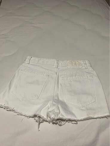 32 Beden beyaz mom mini kot şort pull and bear
