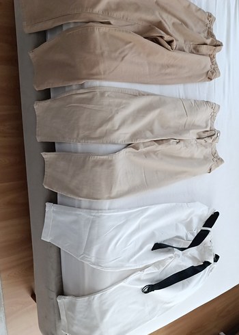 3 adet açık renk pantolon