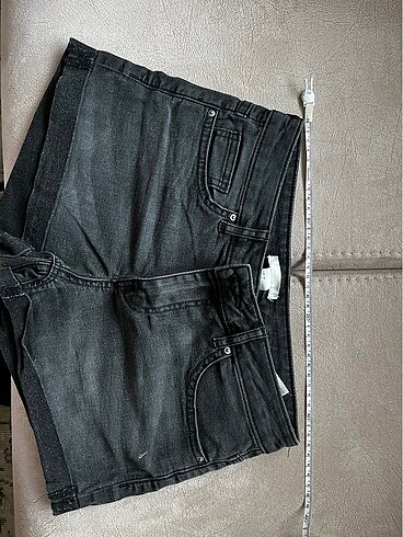 H&M dar kalıp siyah şort