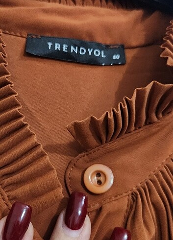 Trendyol & Milla Önü fırfırlı gömlek 