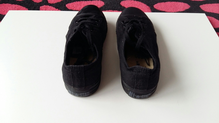 37 Beden Siyah kısa Converse ayakkabı