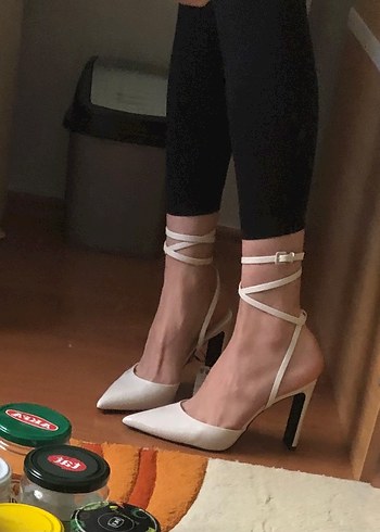 Beyaz Deri  Bağcıklı Stiletto - Görsel 2