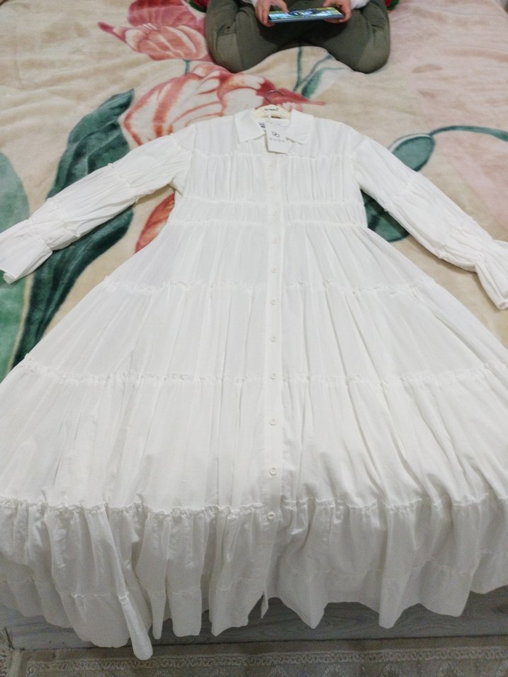 Beyaz Uzun Pliseli Kadın Elbise - Görsel 3