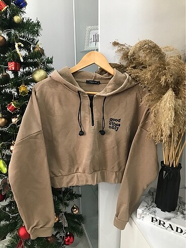 Camel Crop Sweat