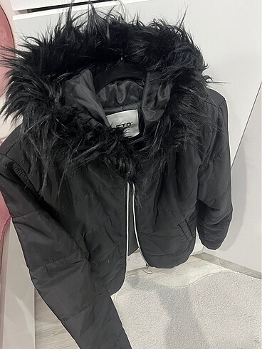 Bershka Siyah Şişme Mont