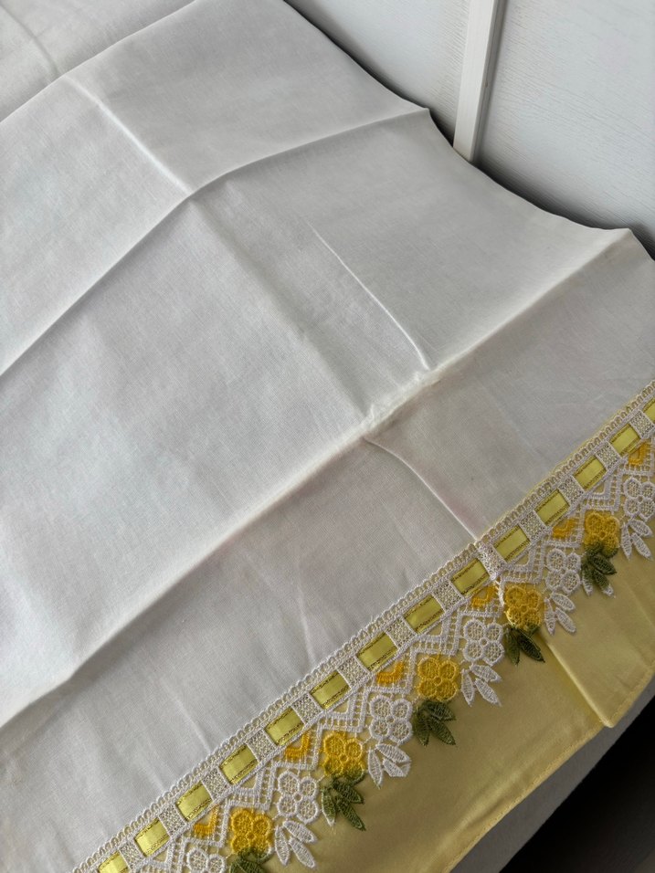 İnce Nakışlı Beyaz Yatak Örtüsü - Görsel 3