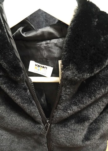 Kız Çocuk Siyah Kürklü Yelek - Görsel 2