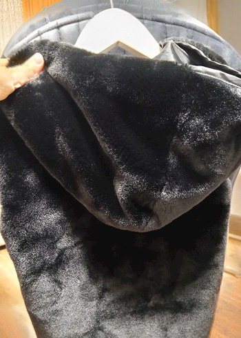 Kız Çocuk Siyah Kürklü Yelek - Görsel 3