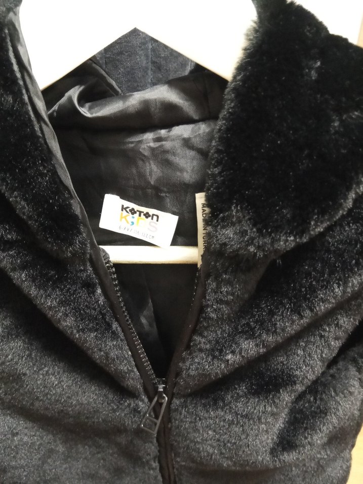 Kız Çocuk Siyah Kürklü Yelek - Görsel 2