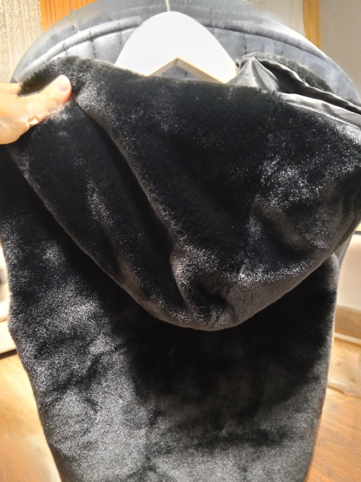 Kız Çocuk Siyah Kürklü Yelek - Görsel 3