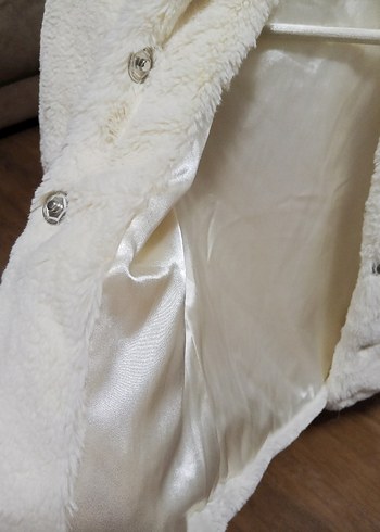 Kız Çocuk Beyaz Kürk Detaylı Sokak Stili Mont - Görsel 4