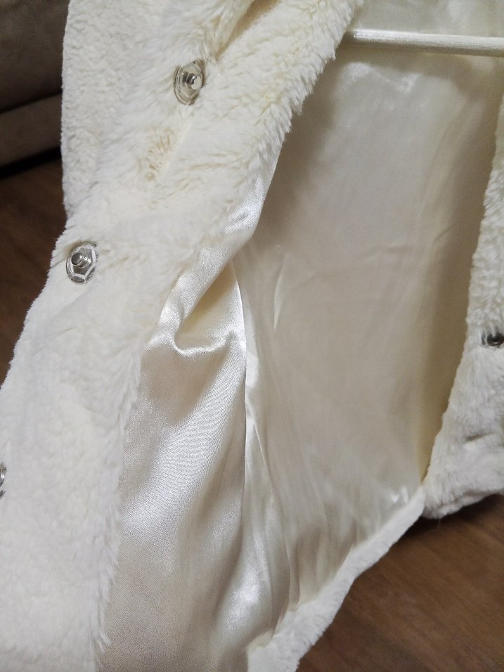 Kız Çocuk Beyaz Kürk Detaylı Sokak Stili Mont - Görsel 4