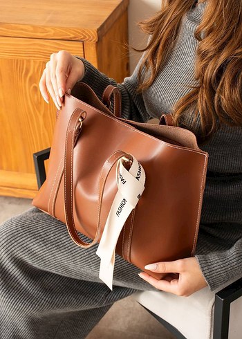 Kemer Detaylı Bej Deri Kadın Çanta - Görsel 4