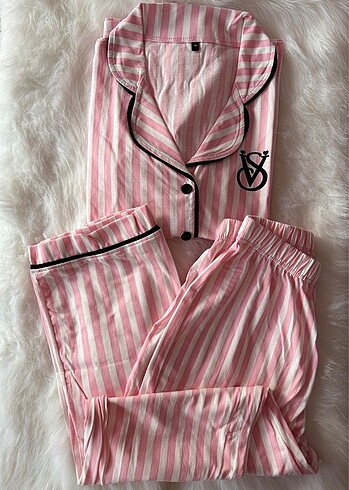 Victoria model pijama