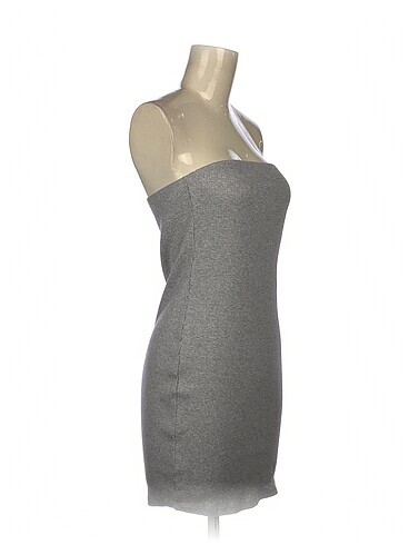 H&M H&M Kısa Elbise %70 İndirimli.