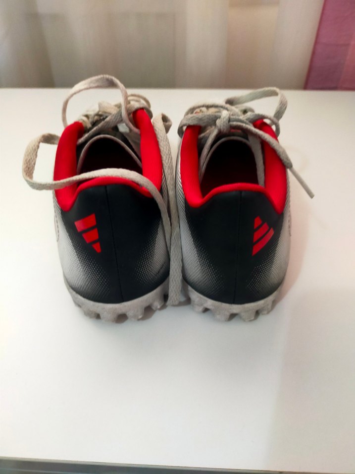 35 numara erkek çocuk halı saha ayakkabısı - Görsel 3