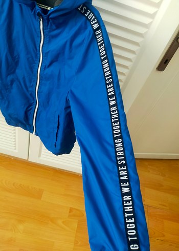 9/10 yaş Erkek Çocuk Mavi Kapüşonlu Fermuarlı yağmurluk - Görsel 5