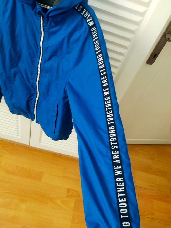 9/10 yaş Erkek Çocuk Mavi Kapüşonlu Fermuarlı yağmurluk - Görsel 5