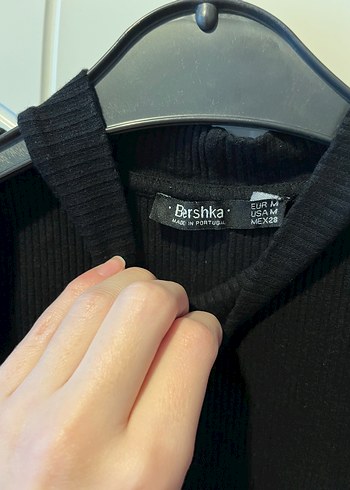 Boyun Detay Siyah Kadın Tişört - Görsel 2