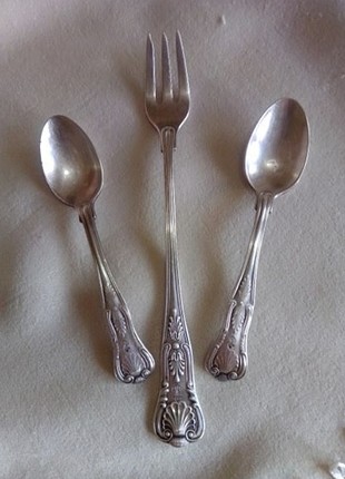 Gümüş çatal kaşık