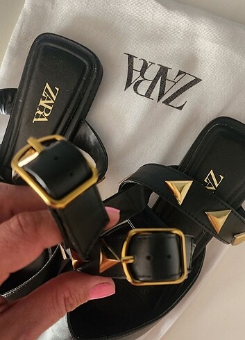 36 Beden siyah Renk Zara düz zımbalı sandalet