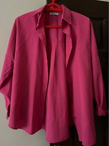 Pembe gömlek
