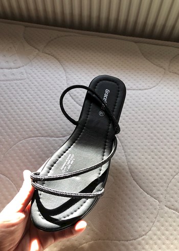 Siyah İnce Topuklu Kadın Sandalet - Görsel 2