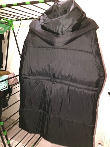 Siyah Şişme Mont - Görsel 3