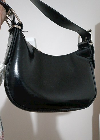 Siyah Parlak Deri Kadın Omuz Çantası - Görsel 3