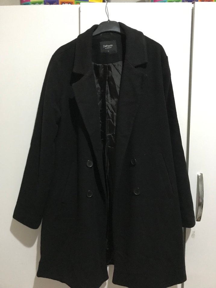 Siyah Düğmeli Kaban - Görsel 4