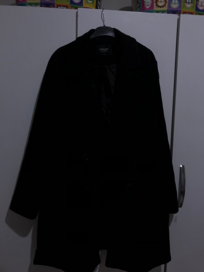 Siyah Düğmeli Kaban - Görsel 2