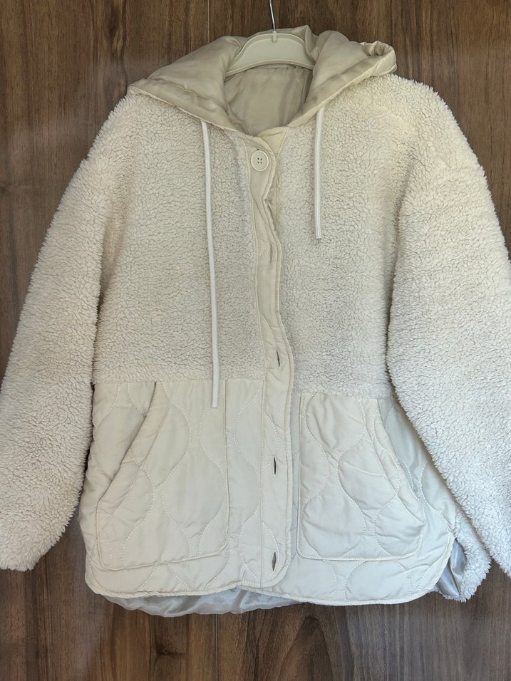 Kadın Kapüşonlu Beyaz Peluş Ceket - Görsel 3