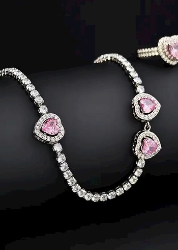 Accessorize Pembe İşlemeli Pullu kolye