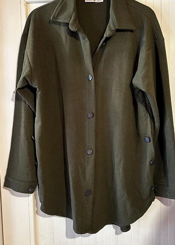 42 44 beden olurKadın Haki Keten Gömlek, Düğmeli, Salaş Kesim - Görsel 4