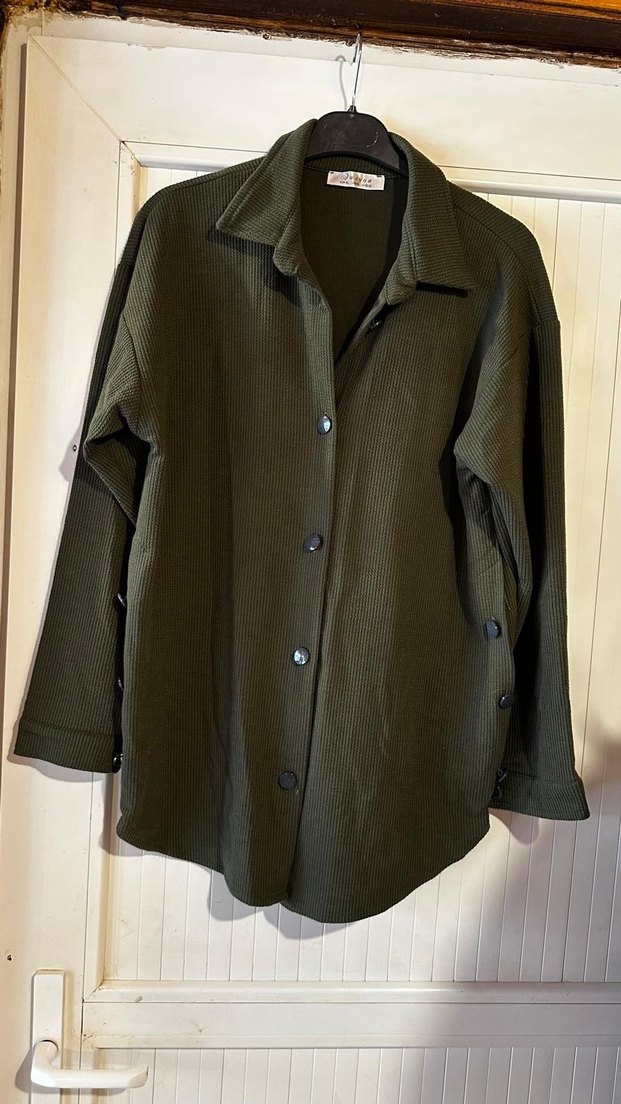 42 44 beden olurKadın Haki Keten Gömlek, Düğmeli, Salaş Kesim - Görsel 2