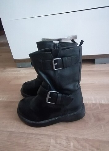 H&M Kısa Bot